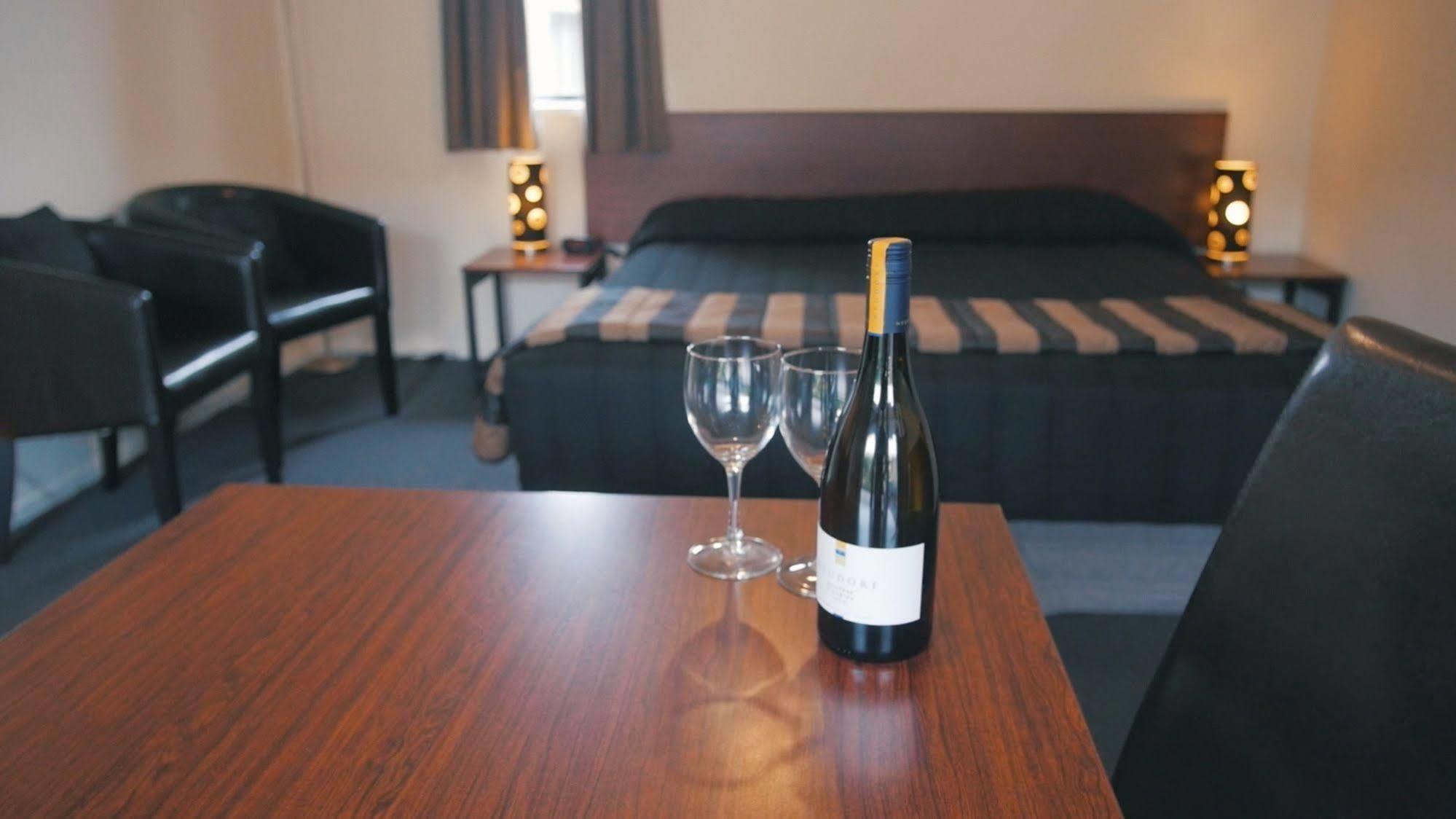 Sherborne Motor Lodge Christchurch Bagian luar foto