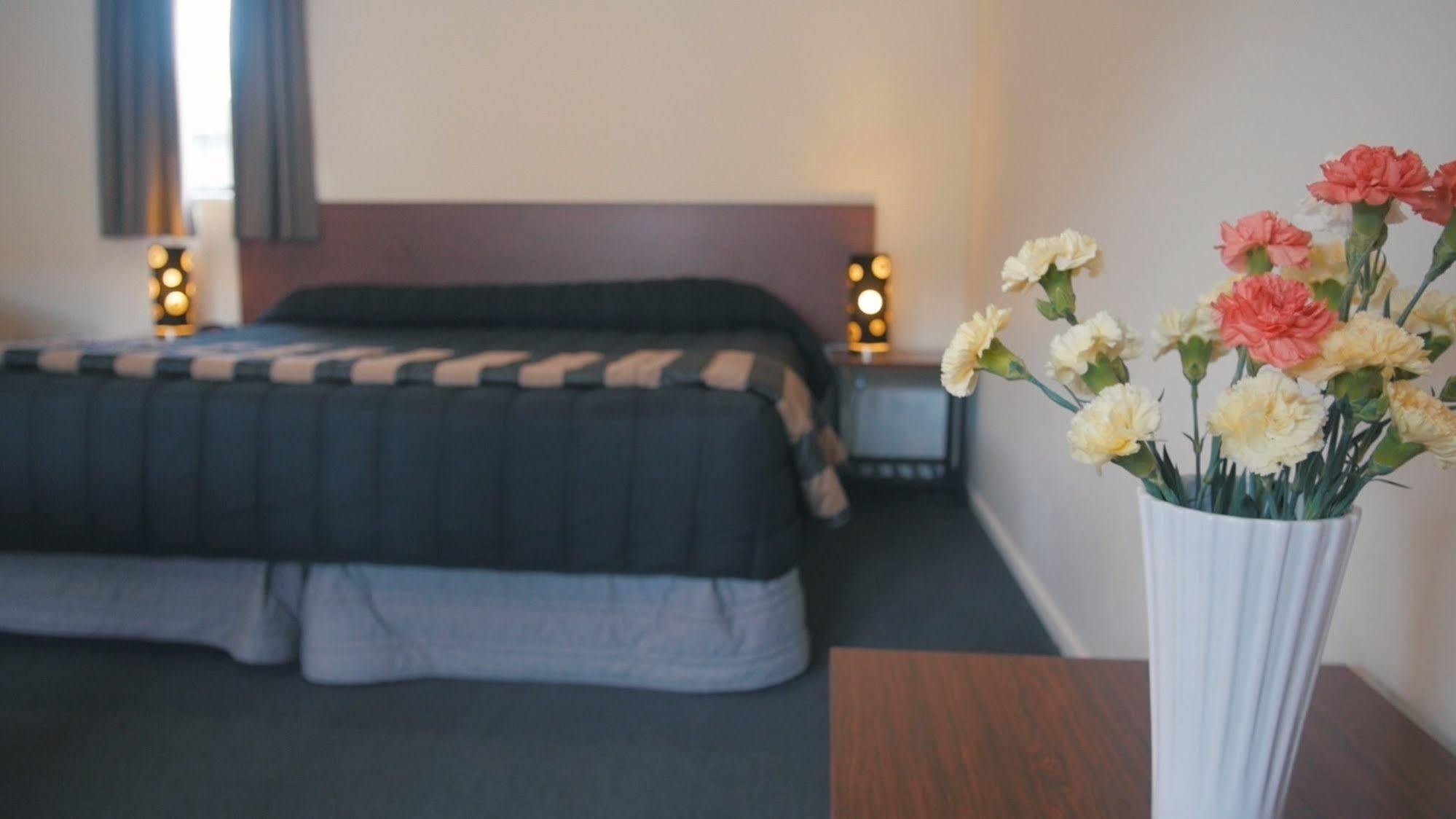 Sherborne Motor Lodge Christchurch Bagian luar foto