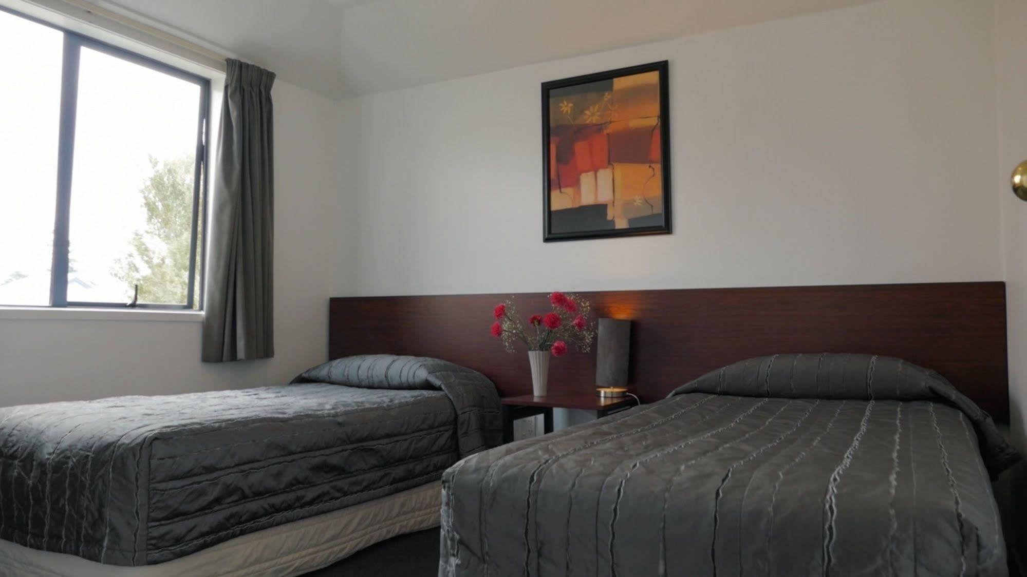 Sherborne Motor Lodge Christchurch Bagian luar foto