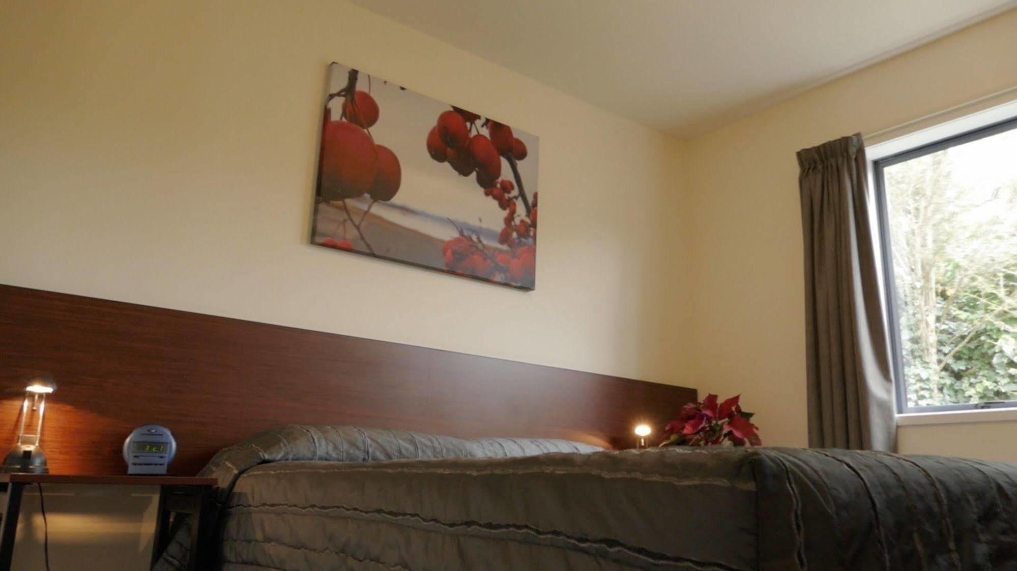 Sherborne Motor Lodge Christchurch Bagian luar foto