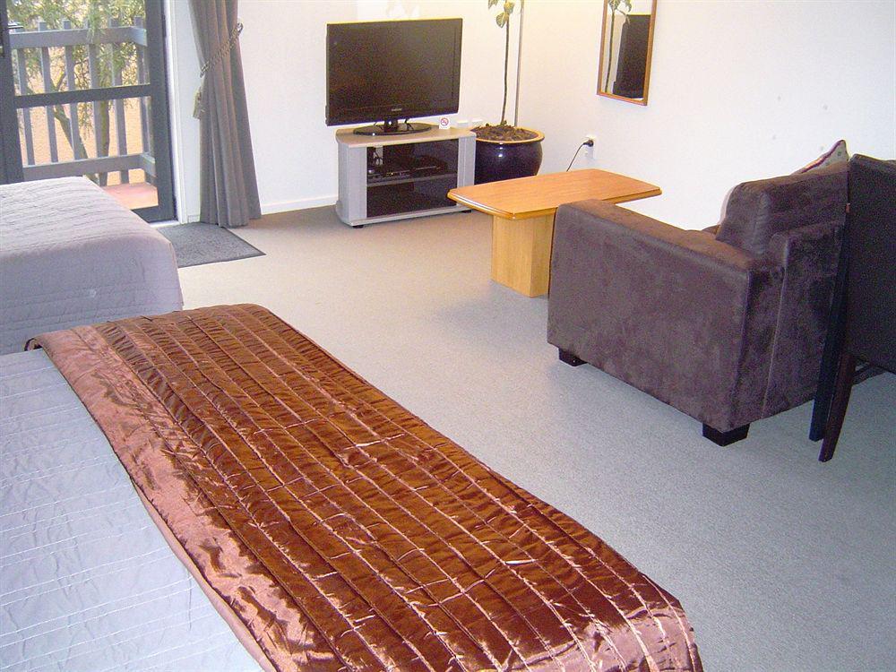 Sherborne Motor Lodge Christchurch Bagian luar foto